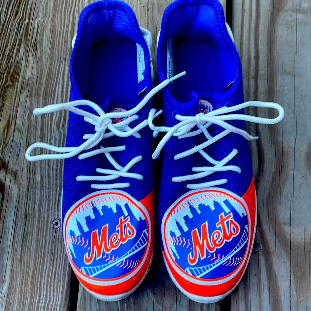 Sneakers men’s size 7, only worn a few times